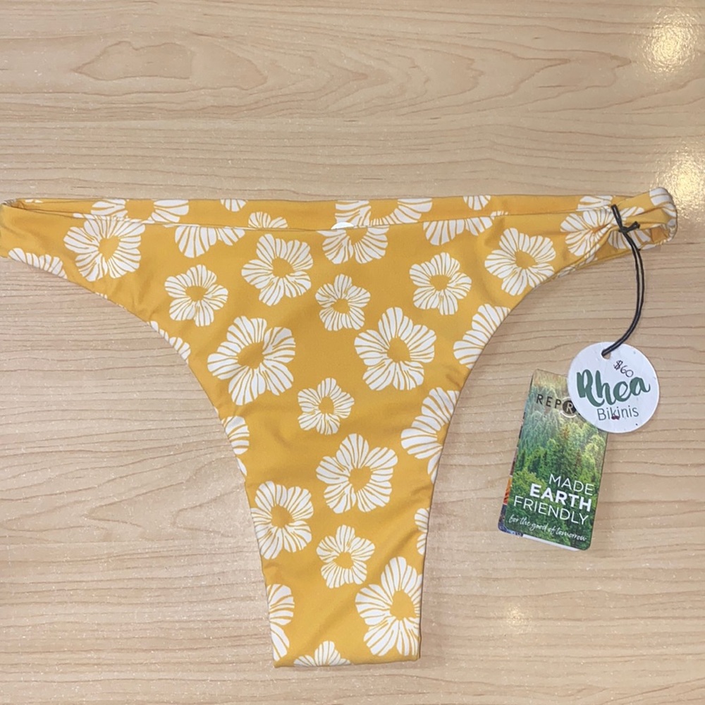 Cheeky bikini bottoms